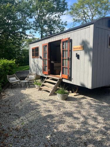 Hawsker Apartment | Woodside Shepherd Hut with free parking - Hawsker near whitby