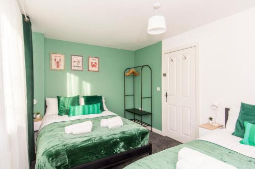 Market Harborough House | Workers Families Pet Friendly 7Bed 2Bath and WC Free Parking Garden 14PPL
