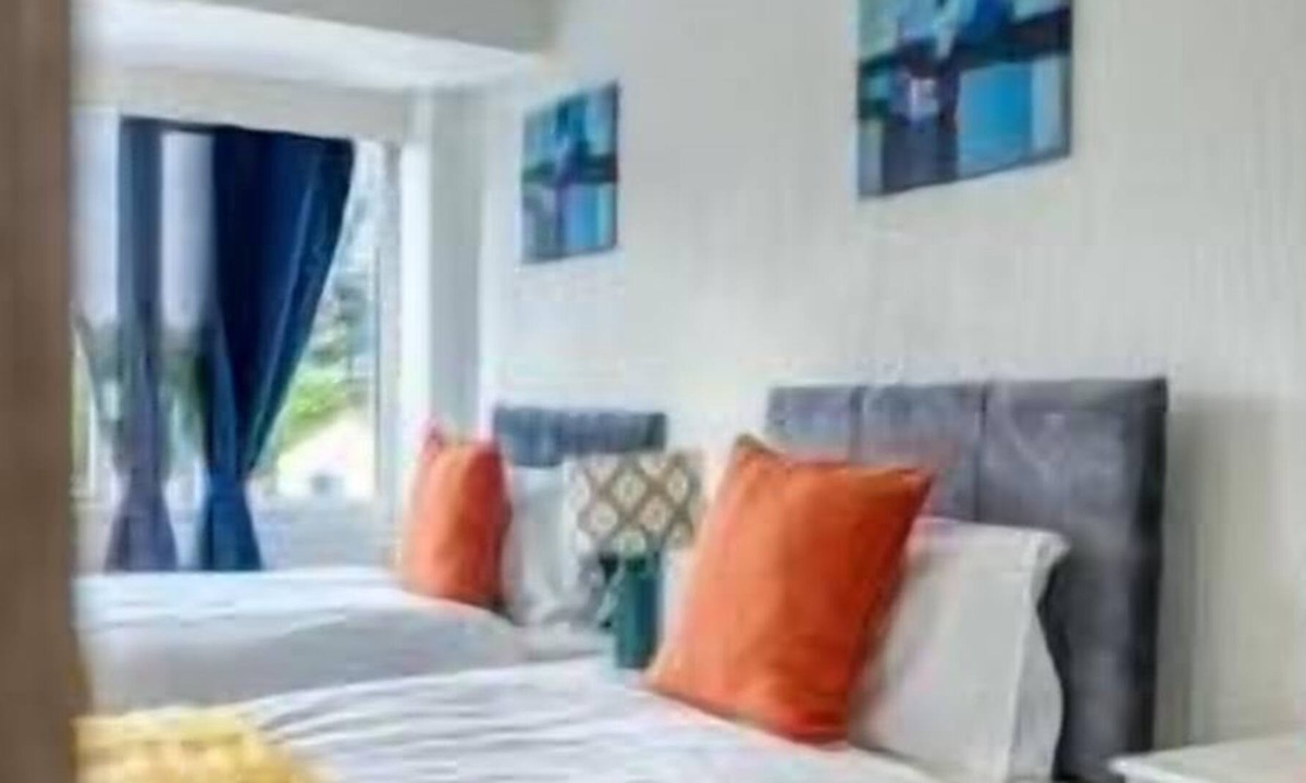 Bloxwich House | Xclusive living 3 bedroom house near NEC, Horrell Road