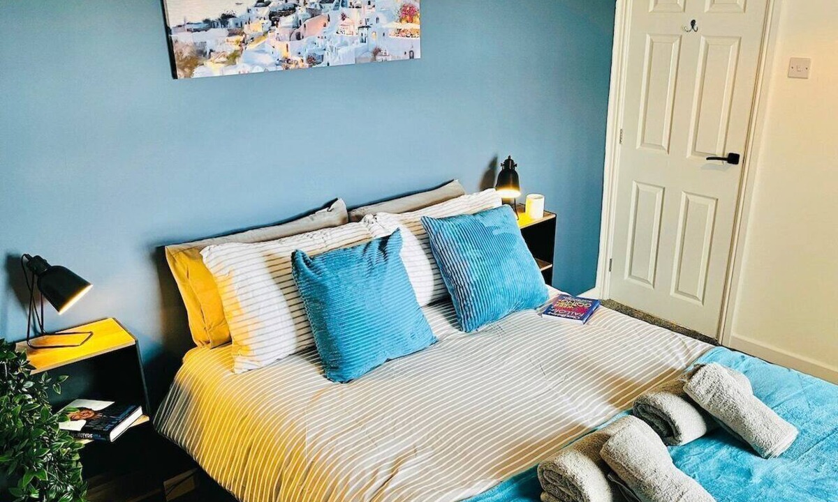 Liverpool House | Your ideal 3-Bed place in Prescot Nr M57 & M62