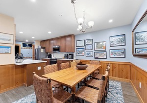 2 Private Balconies w/Mountain Views, 2 Mins Walk to Gondola, Shops & Dining in Keystone
