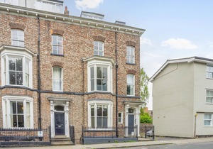 Bootham in Style - a couples retreat that sleeps 3 guests in 1 bedroom