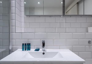 Cosy 2br Flat near Tower Bridge by GuestReady