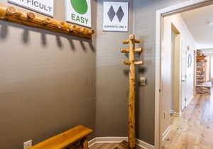 Mammoth Green #105 - Nearly Ski-in Ski-Out Updated 2 Bedroom 2 Bath, Sleeps 6 in Mammoth Lakes