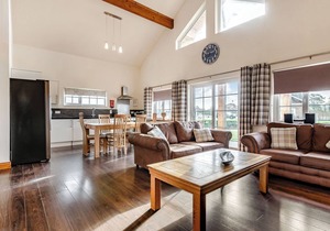 Outstanding, spacious and contemporary two storey lodge.