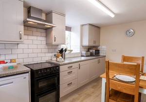 PINE COTTAGE, pet friendly, country holiday cottage in Snainton