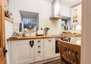 SQUINT COTTAGE, character holiday cottage in Grassington