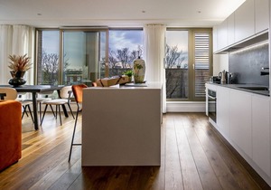Stunning 3 bedroom apartment with 2 parking spaces