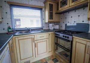Superb dog friendly caravan with decking in Hunstanton in Norfolk ref 13010L