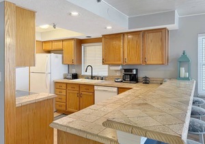 Superb Location on the Beaches of Madeira. Great Corner Unit Views. Beachfront Pool on the Sand! in Madeira Beach