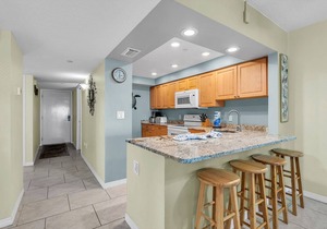 Villa Madeira 202 Beautiful updates, breathtaking view, walk to John's Pass! in Madeira Beach