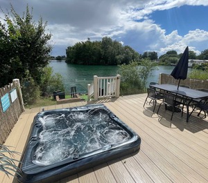 Lakeside Retreat Fishing Peg Situated At Tattershall Lakes Holiday Park 