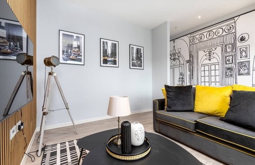 London Borough of Bromley Apartment | Palm Tree House - New York