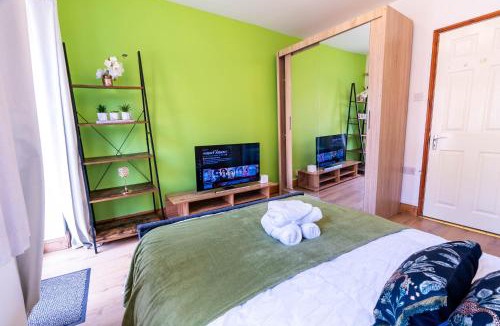 Luton Apartment | 090 Beautiful 1 bedroom flat near Luton Town and station