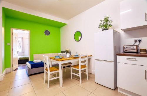 Luton Apartment | 090 Beautiful 1 bedroom flat near Luton Town and station