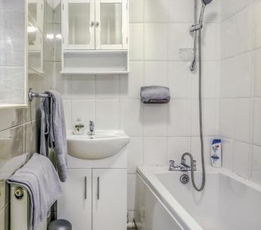 Luton Apartment | 090 Beautiful 1 bedroom flat near Luton Town and station