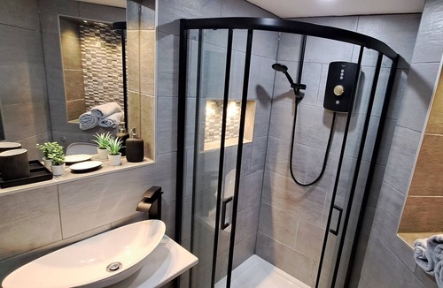 Reddish Apartment | 1 BED Apartment, Close TO City Centre AND Local Restaurant AND Shops