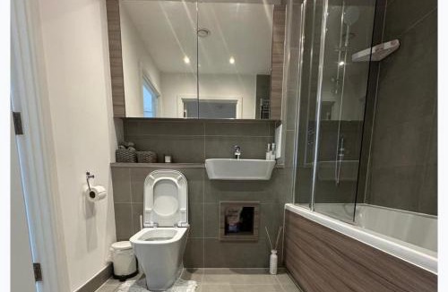 Gascoigne Apartment | 1-Bed Apartment Sleeps 4 Air Conditioning & WiFi