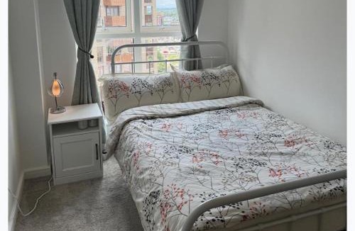 Gascoigne Apartment | 1-Bed Apartment Sleeps 4 Air Conditioning & WiFi