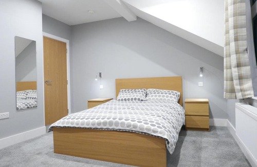 Chapeltown Apartment | 1 bed Apt close to Leeds Arena Sleeps up to 4 people F5