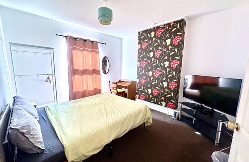 West Bromwich Bed & Breakfast | 1 Bed & Breakfast West Brom