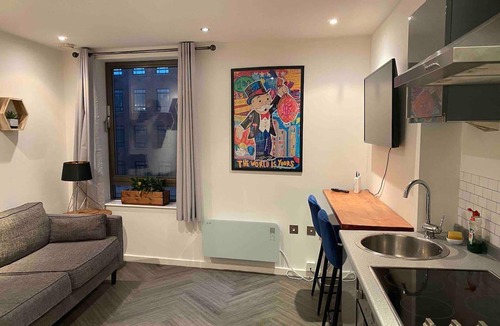 Leeds City Center Apartment | 1 Bed Flat - Sleeps 2 - Wifi