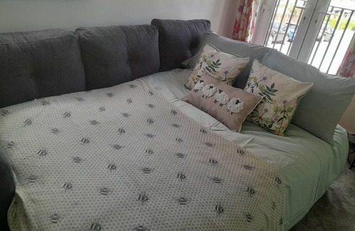 Little Hayfield House | 1-Bed House, Sleeps 4, Free Parking