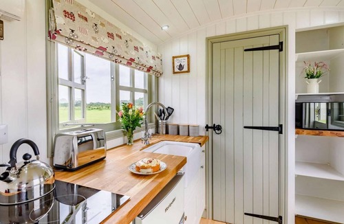 Holton Le Clay Cottage | 1 Bed in Market Rasen (oc-83846)