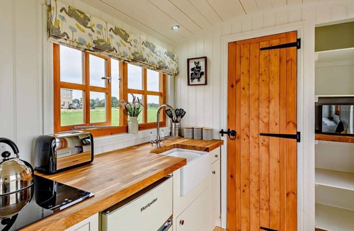 Holton Le Clay Cottage | 1 Bed in Market Rasen (oc-83847)