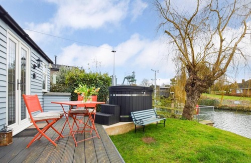 Spalding Ski Chalet | 1 Bed in Spalding (oc-75073)