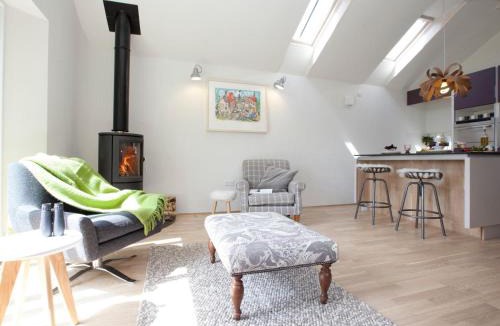 Thornton Watlass Cabin | 1 Bed in Thornton Watlass oc-g0089