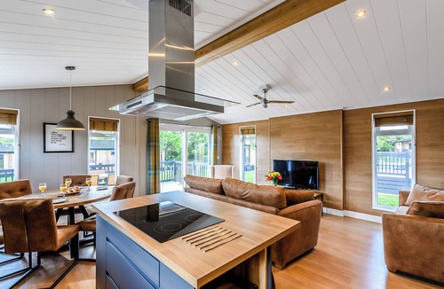 Saintbury Ski Chalet | 1 bedroom accommodation in Snitterfield, Stratford Upon Avon