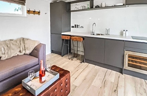 Richmond Ski Chalet | 1 bedroom accommodation in Caldwell