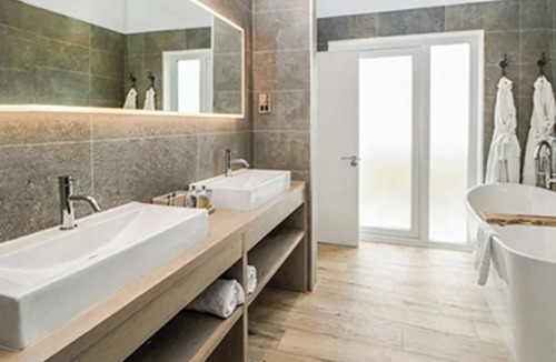 Richmond Ski Chalet | 1 bedroom accommodation in Caldwell