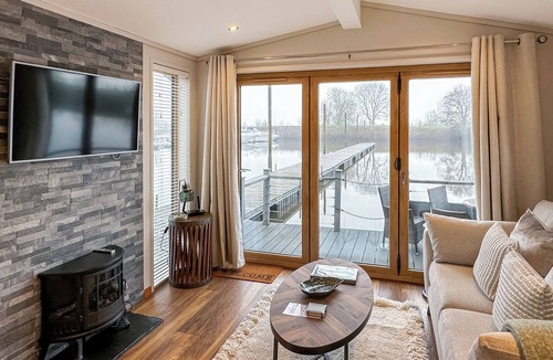 Naburn Ski Chalet | 1 bedroom accommodation in Naburn, York