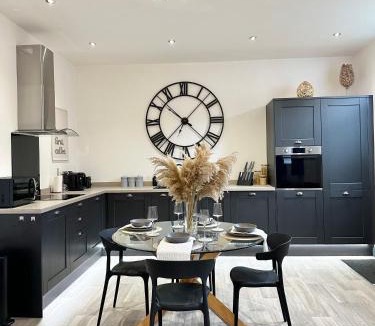 Matlock Bath House | 1 Bedroom Flat By Ankers Short Term Rental Agency Matlock Bath Near Matlock Shops & Park