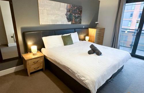 Theatreland Birmingham Apartment | 1 Bedroom Flat in Birmingham City Centre with Balcony-32