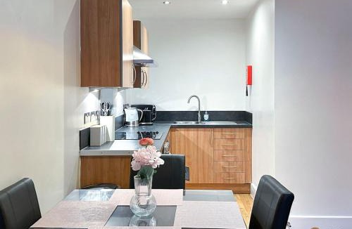 Theatreland Birmingham Apartment | 1 Bedroom Flat in Birmingham City Centre with Balcony-32