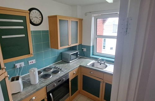 Chorlton-on-Medlock Apartment | 1 min walk from MRI 5 mins walk from the Uni 2 mins walk from Rusholme Car park