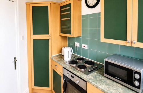Chorlton-on-Medlock Apartment | 1 min walk from MRI 5 mins walk from the Uni 2 mins walk from Rusholme Car park