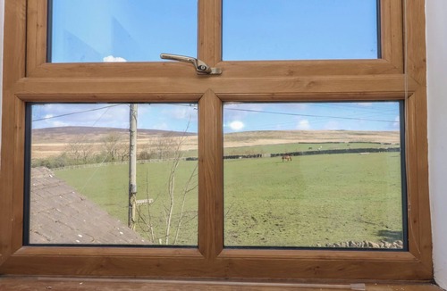 Ilkley Cottage | 1 UPPER AUSTBY FARM COTTAGE, pet friendly, with a garden in Ilkley