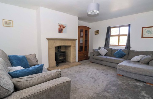 Ilkley Cottage | 1 UPPER AUSTBY FARM COTTAGE, pet friendly, with a garden in Ilkley