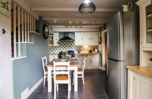 Driffield Cottage | 1 WOODS GARTH, family friendly, with a garden in Wetwang