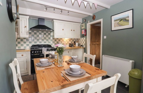 Driffield Cottage | 1 WOODS GARTH, family friendly, with a garden in Wetwang