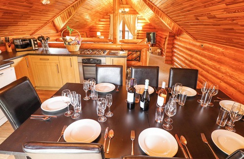 Tattershall Cottage | 10 DUCK LAGOON, pet friendly, with hot tub in Tattershall