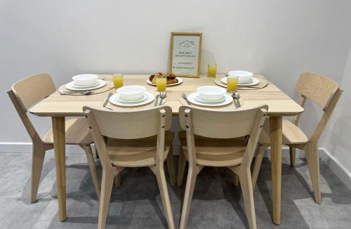 Bedford House | 10 Mins To Universal Site 2 Car Parking Fast WiFi