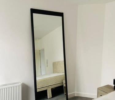 Rugby Apartment | #106a Modern Rugby Studio - Sleep up to 2 - 5 mins to Rugby School - "Perfect for Contractors and Couples - Free street parking"
