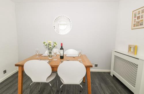 Kendal Apartment | 11 Camden Building