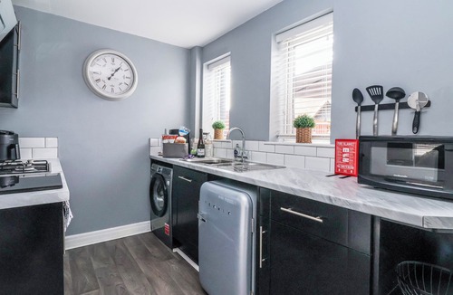 York Cottage | 127 BELLHOUSE WAY, pet friendly, with a garden in York