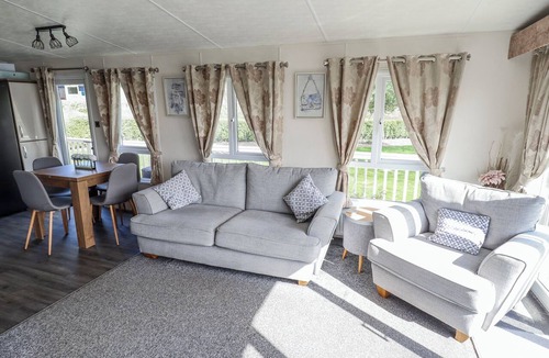 Mablethorpe Cottage | 13 THE LAKES, pet friendly, country holiday cottage in Mablethorpe